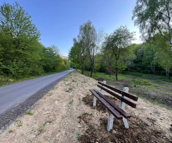 Lavičky nad obcou 