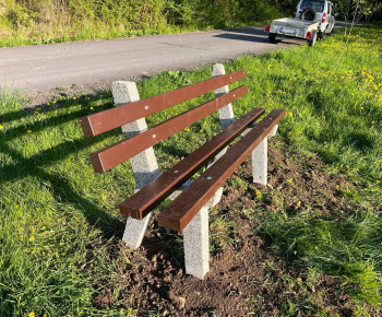 Lavičky nad obcou 